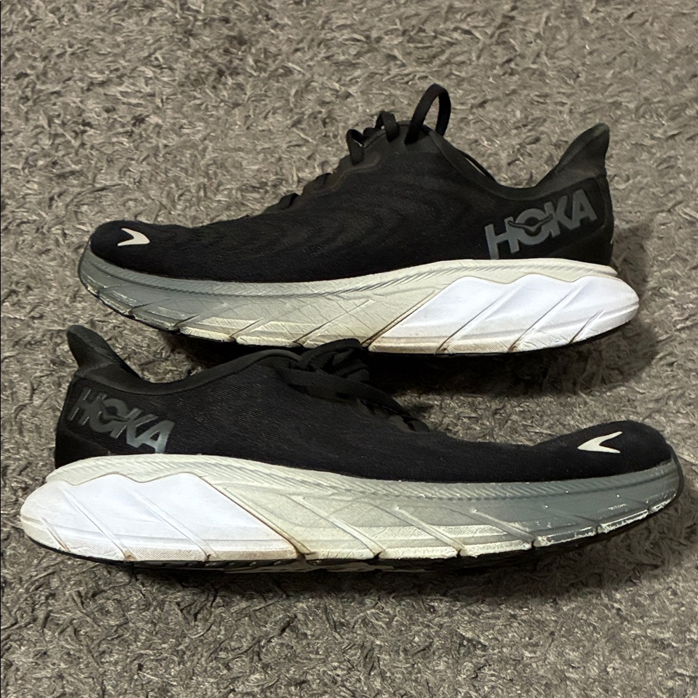 Hoka Arahi 6
